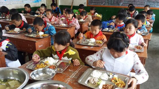 嗯营养餐手抄报_营养餐食手抄报_关于营养餐的手抄报简单又漂亮