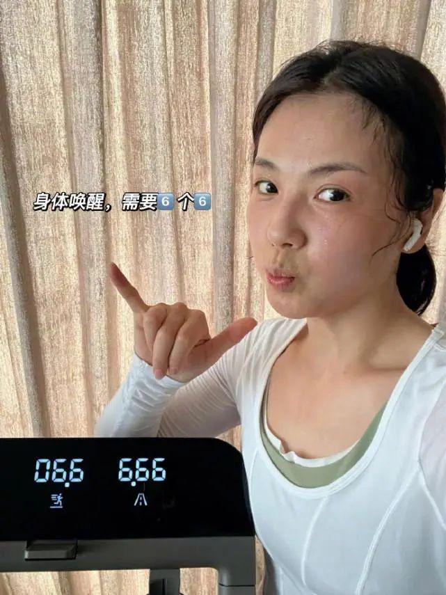 健身女星_65岁女明星健身_健身明星女神